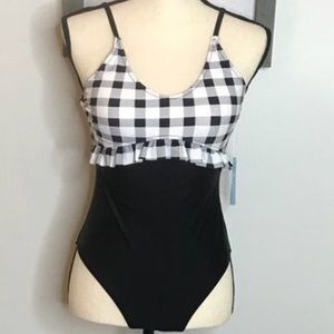 CUPSHE • SIZE: L • SUPER CUTE ONE-PIECE BLACK AND WHITE SWIMSUIT